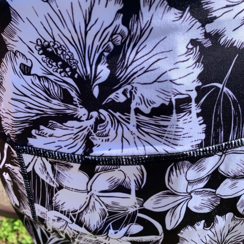 Yoga pants , stretchy and stylish in a black on white tropical print - Picture 9 of 10